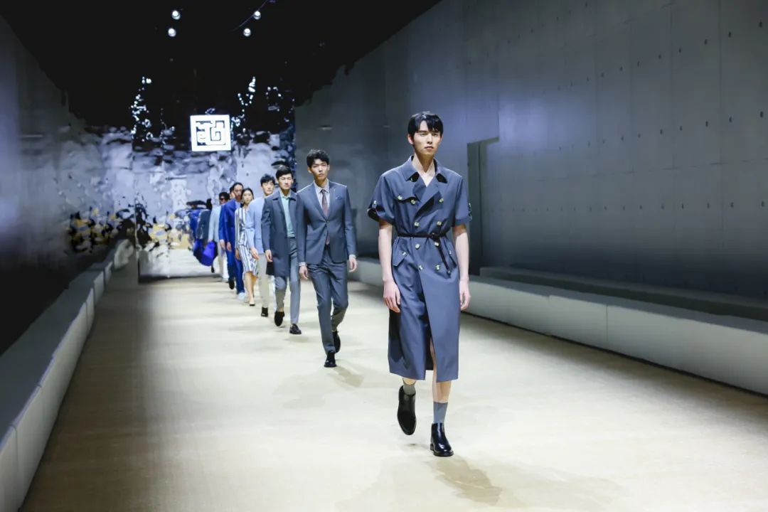  突破與自由，民族服裝定制品牌隆慶祥2023春夏新品發布會&ldquo;自由之境&rdquo;圓滿舉行