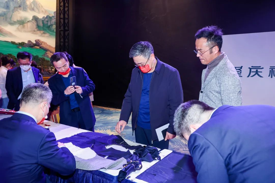  突破與自由，民族服裝定制品牌隆慶祥2023春夏新品發布會&ldquo;自由之境&rdquo;圓滿舉行