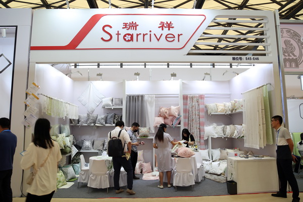 山東292家企業(yè)齊聚31屆華交會(huì)，青島家紡展團(tuán)大放異彩