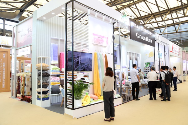 山東292家企業(yè)齊聚31屆華交會(huì)，青島家紡展團(tuán)大放異彩