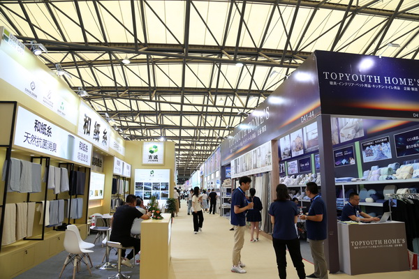 山東292家企業(yè)齊聚31屆華交會(huì)，青島家紡展團(tuán)大放異彩