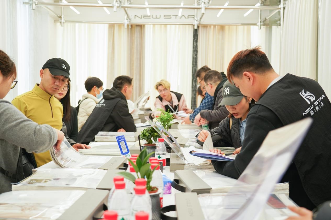 智造織就未來，錦韻潮動全球！2025海寧春季家博會今日啟幕