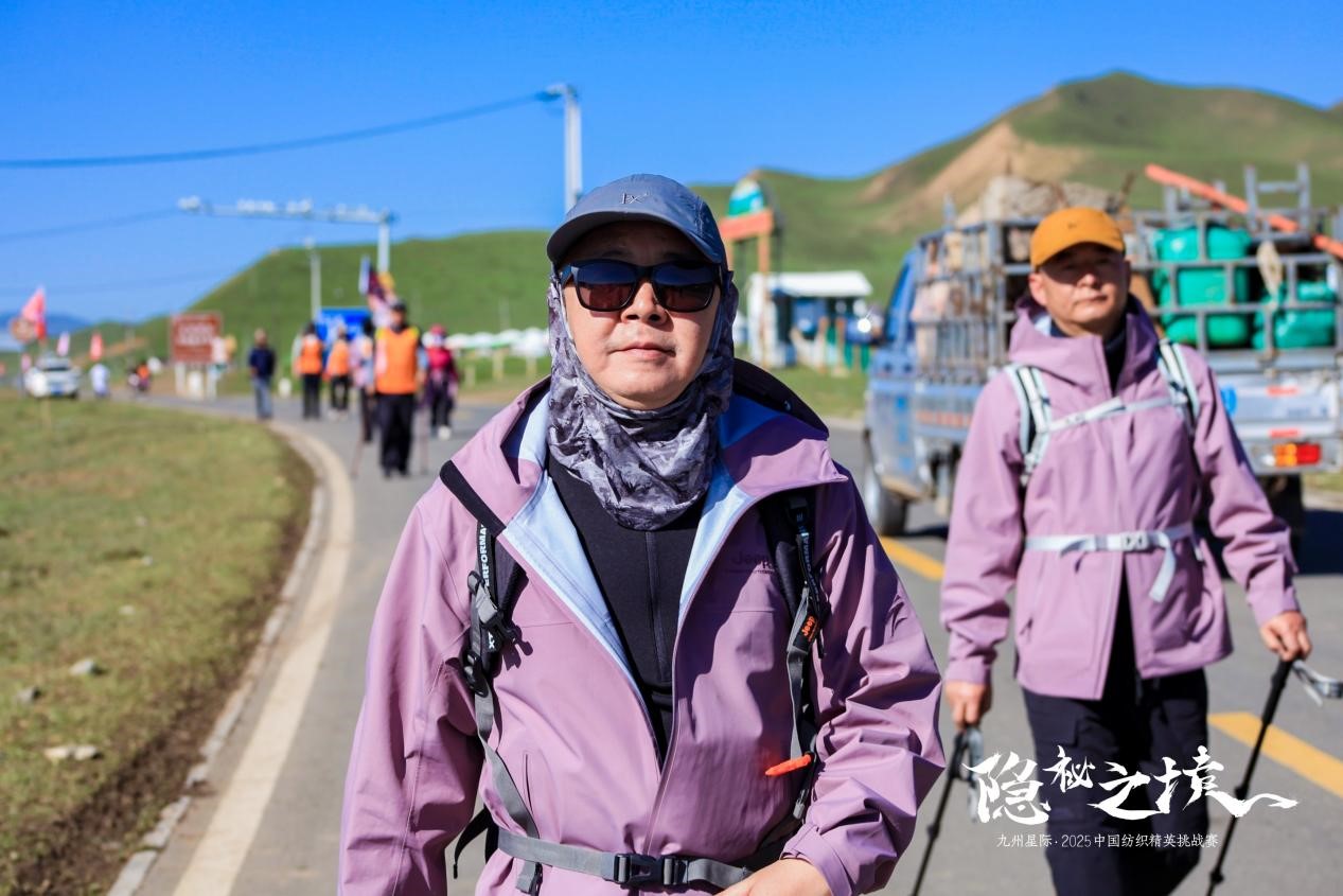 風雨同征途,九州星際·2025中國紡織精英挑戰賽徒步桑科草原!