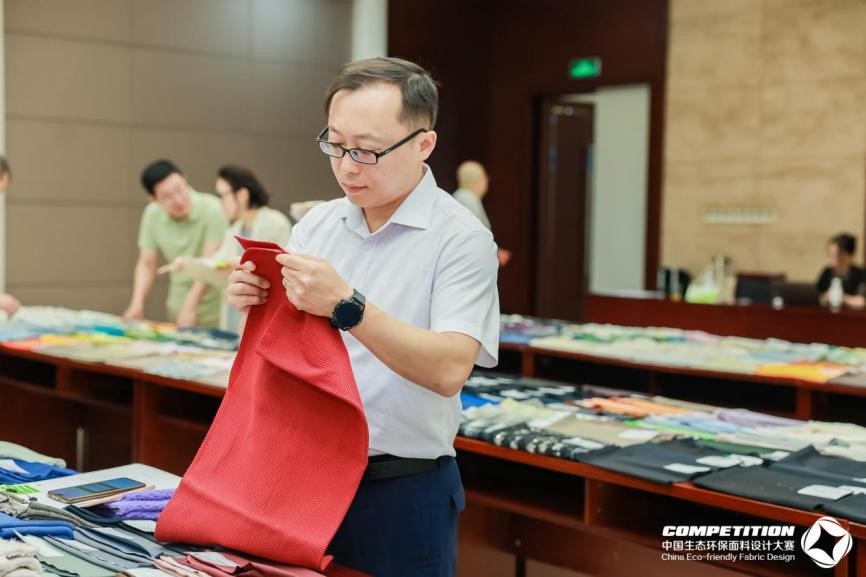 2800款面料&ldquo;綠動(dòng)時(shí)尚&rdquo;，2025第八屆中國(guó)生態(tài)環(huán)保面料設(shè)計(jì)大賽評(píng)審會(huì)在盛澤舉辦！
