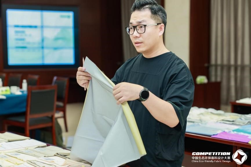 2800款面料&ldquo;綠動(dòng)時(shí)尚&rdquo;，2025第八屆中國(guó)生態(tài)環(huán)保面料設(shè)計(jì)大賽評(píng)審會(huì)在盛澤舉辦！