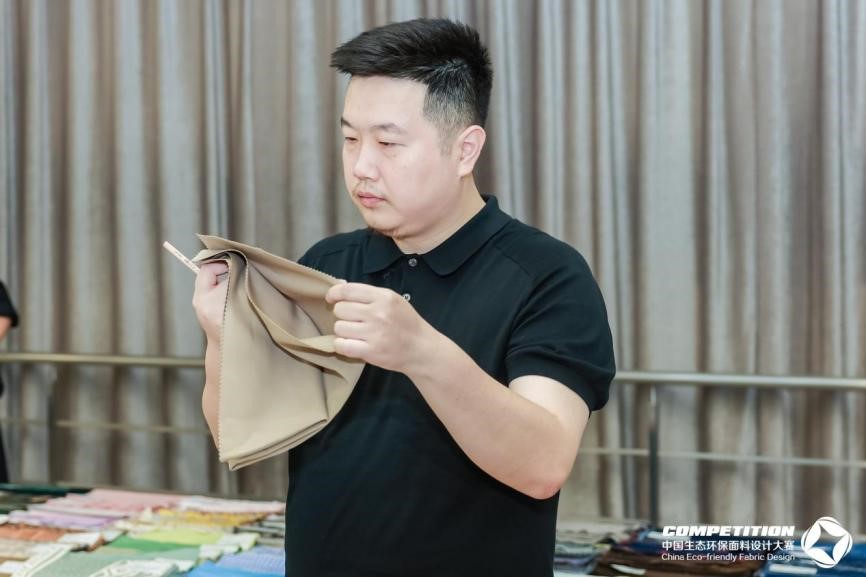 2800款面料&ldquo;綠動(dòng)時(shí)尚&rdquo;，2025第八屆中國(guó)生態(tài)環(huán)保面料設(shè)計(jì)大賽評(píng)審會(huì)在盛澤舉辦！