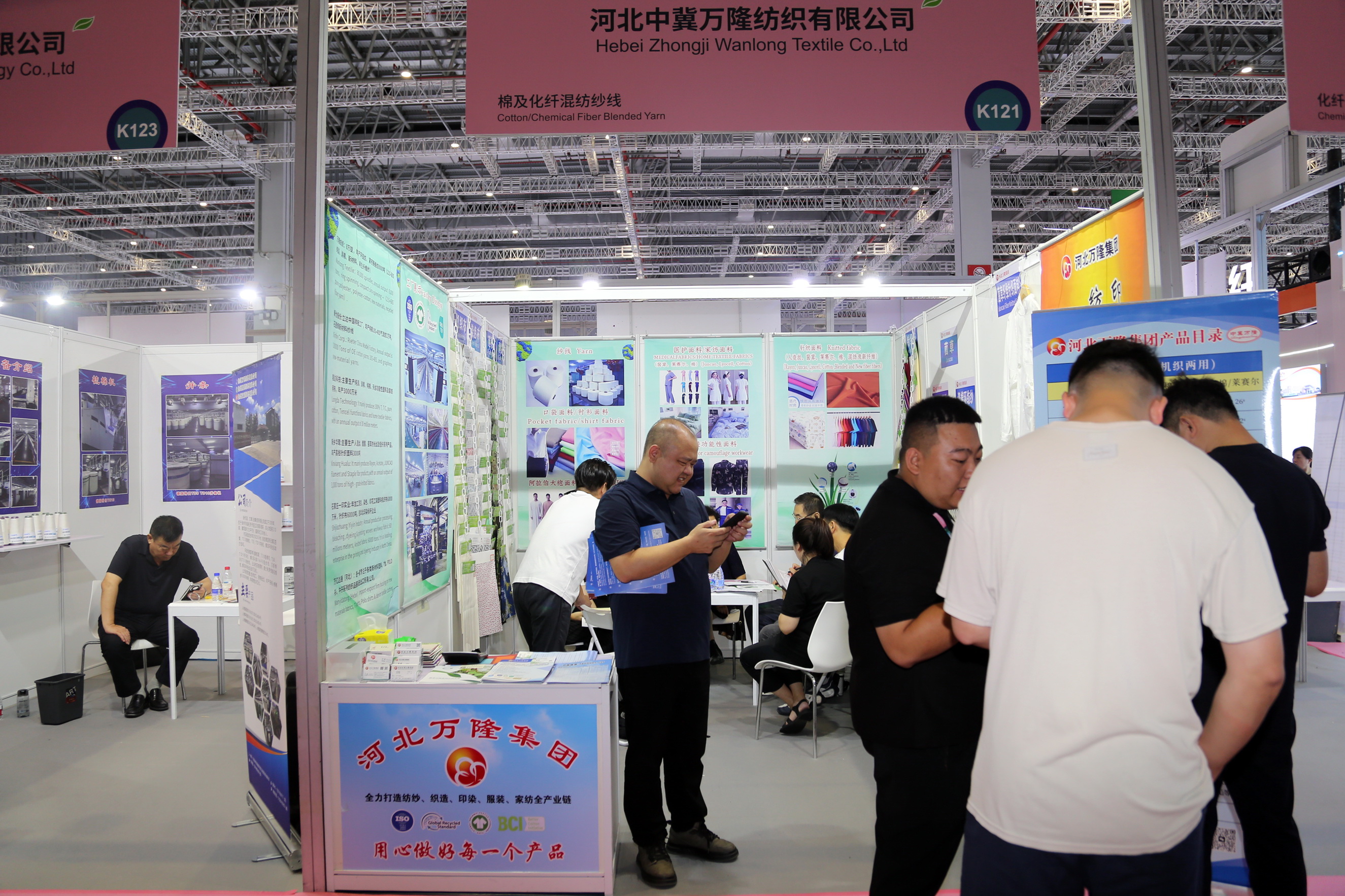 40余家石家莊紡服企業齊聚滬上，成為中紡聯秋季聯展上靚麗的風景線