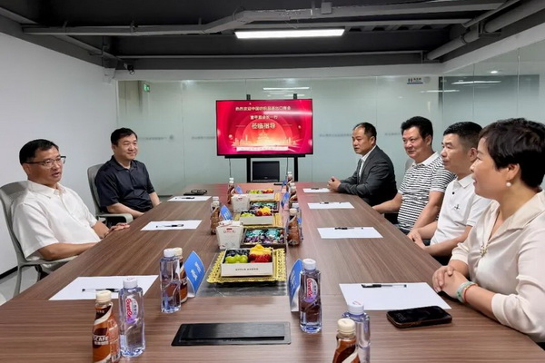 中國紡織品進(jìn)出口商會(huì)曹甲昌會(huì)長出席廣交會(huì)相關(guān)活動(dòng)并調(diào)研企業(yè)